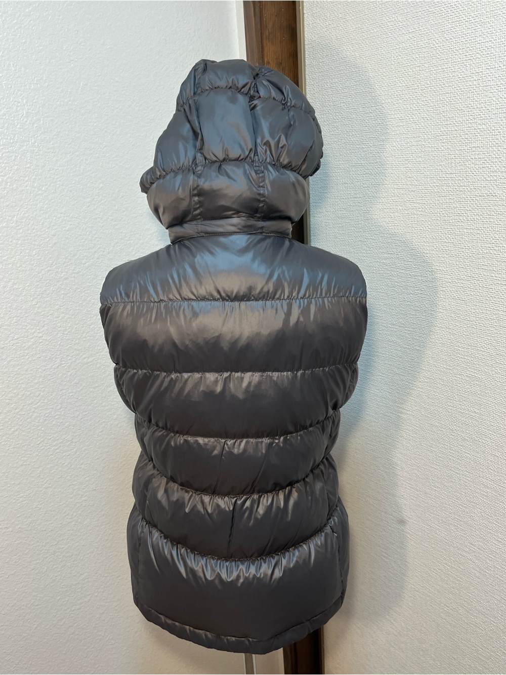 Michael Kors Hooded Puffer Vest XS Black Charcoal Gold Zip - Picture 4 of 12